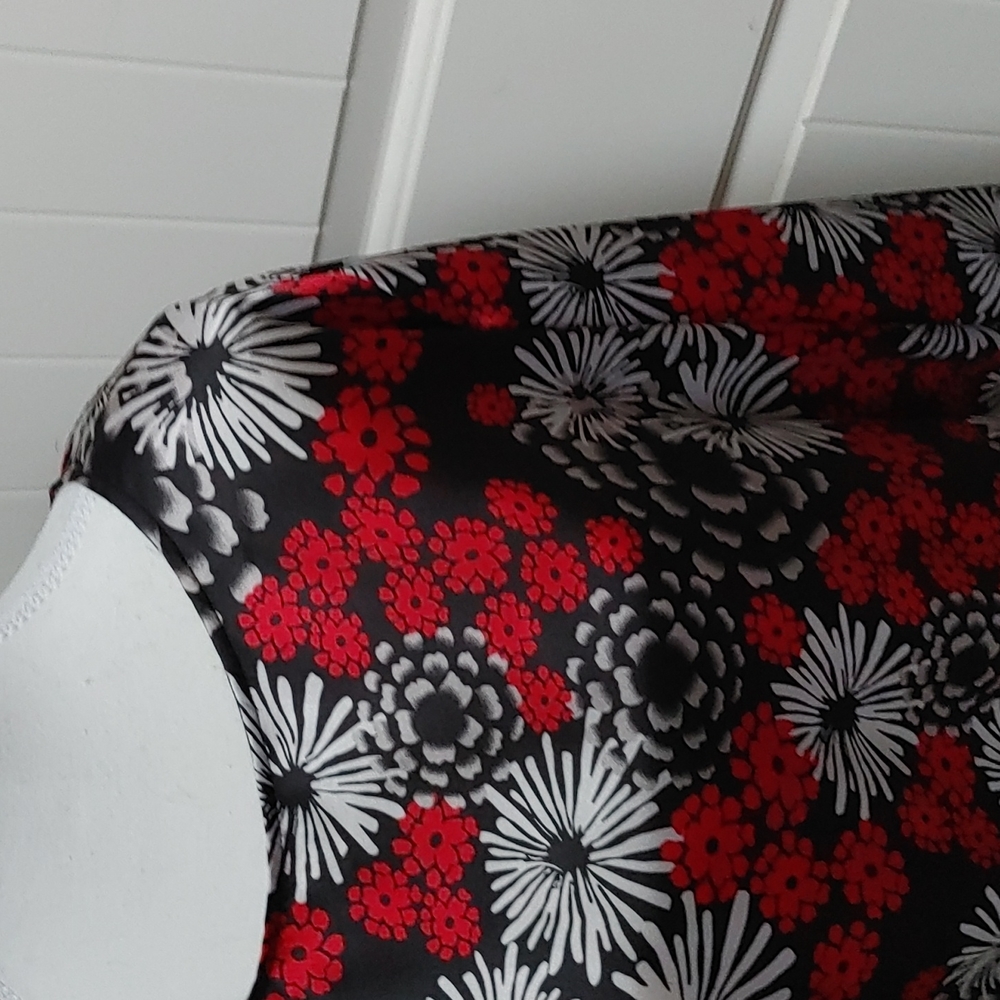 Equation black, silver and red flowers pattern long sleeve blouse Plus Size - Picture 3 of 11